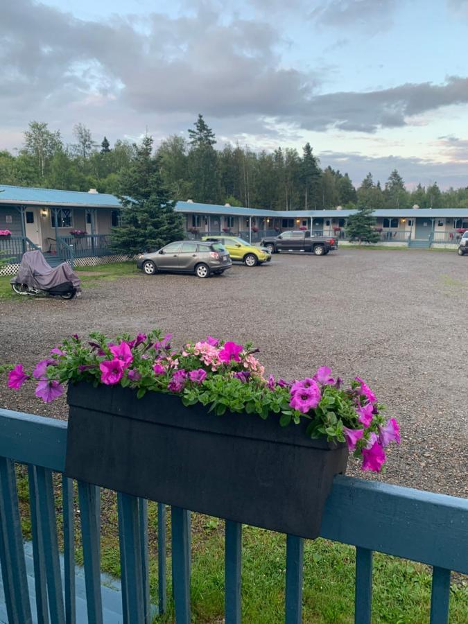 Motel De L'Anse Port-Daniel Eksteriør billede