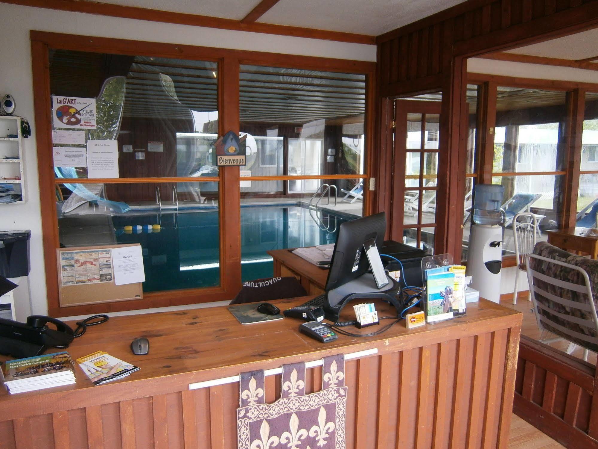 Motel De L'Anse Port-Daniel Eksteriør billede