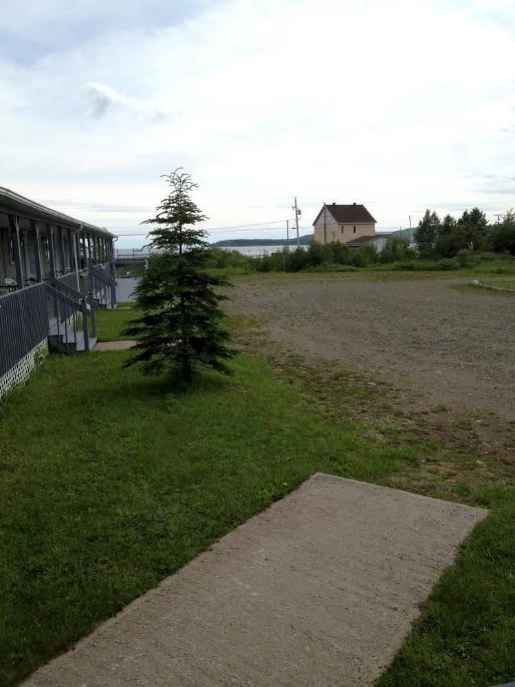 Motel De L'Anse Port-Daniel Eksteriør billede